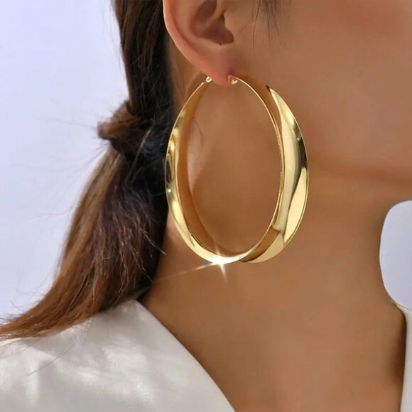 Vintage Oversized Hoop Earrings (Color: Golden) - Picture 1 of 3